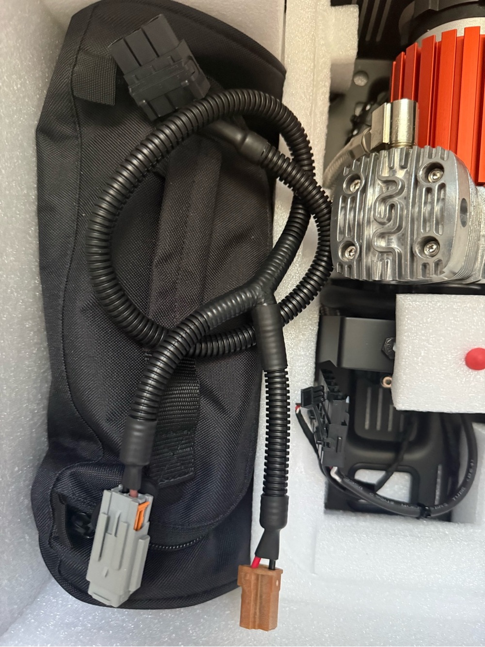 Land Rover Defender integrated air compressor. - Picture 6 of 9